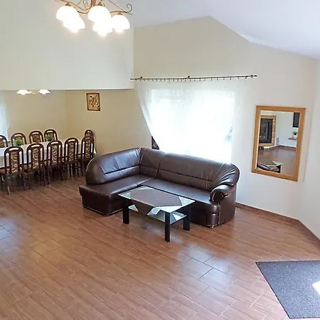 Sleeps 10 Trygort