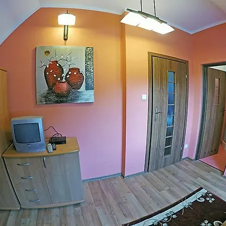 Sleeps 10 *